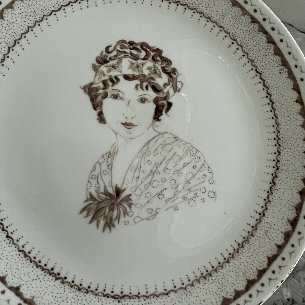 Handpainted 9.5" plate featuring woman signed "S. Bailey"‎ - Picture 2 of 5